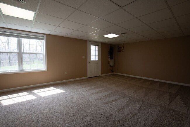 Building Photo - Spacious 3BR Townhome in Harrisburg – First-floor primary bedroom, Garage & Deck!