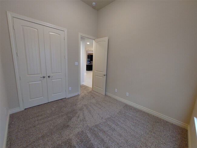 Building Photo - 9014 Meacom Dr