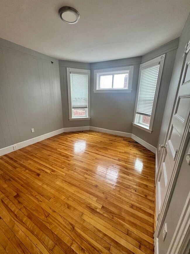 Building Photo - 4 N State St