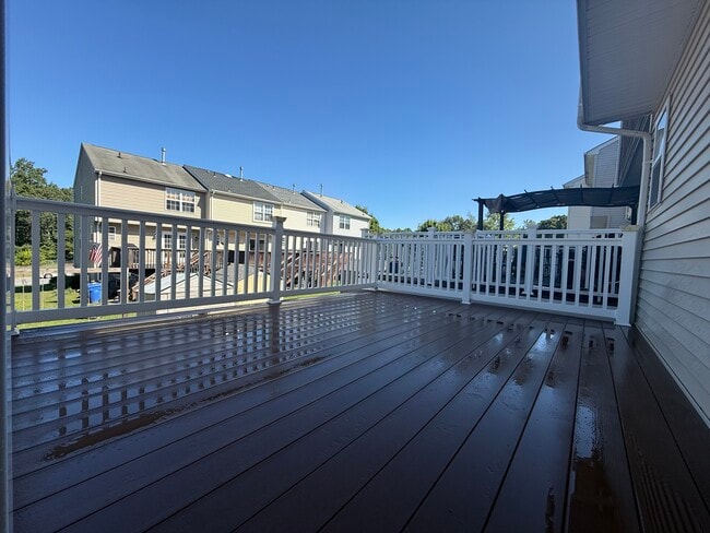 Building Photo - 107 Stoneshire Dr