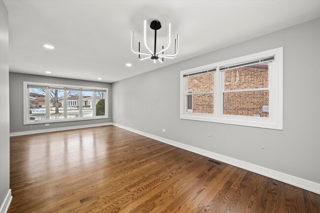 Building Photo - 11201 Deerpath Ln