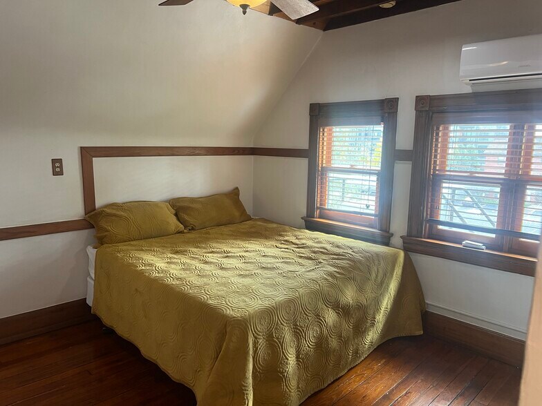 Building Photo - 4124 W Pine Blvd