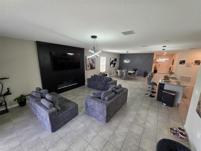 Building Photo - 559 Wayland Dr