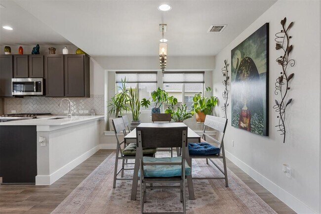 Building Photo - 141 Witchhazel Way