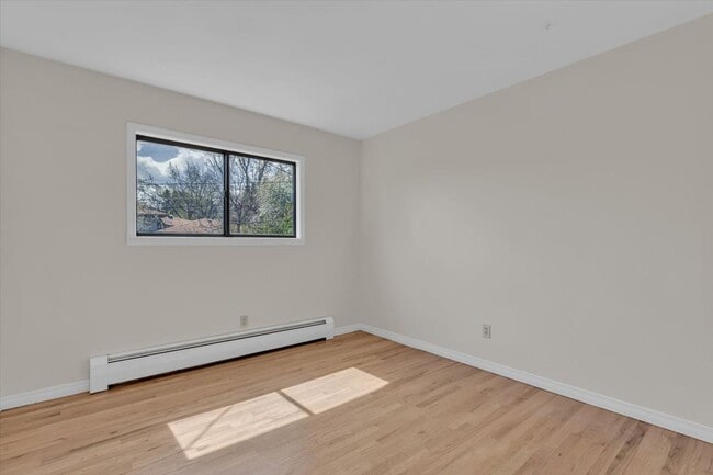 Building Photo - 650 Hartford Dr