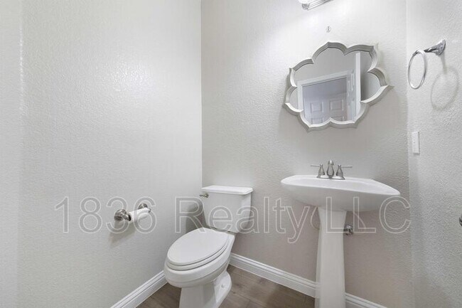 Building Photo - 1816 Big Bend Dr