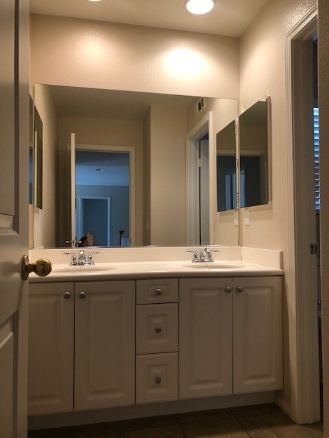 Building Photo - Camelot