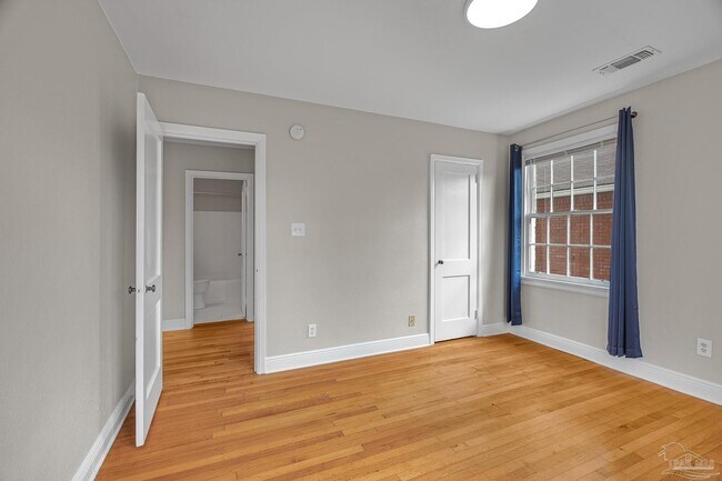 Building Photo - 830 W Moreno St