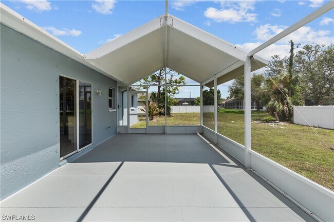 Building Photo - 2721 SW 12th Ave