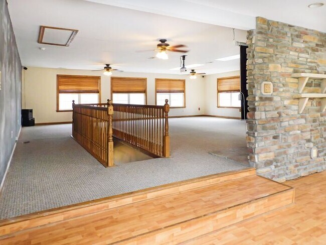 Building Photo - 217 Pawnee Ln