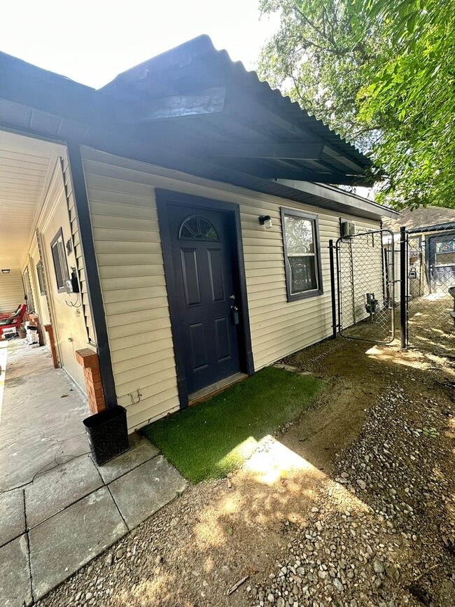 Building Photo - 2117 Thonig Rd