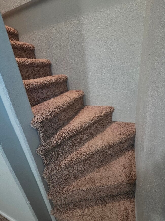 Building Photo - Oasis on F