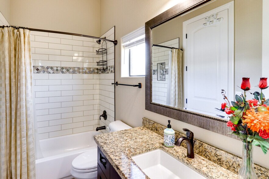 Building Photo - 2514 N Snead Dr