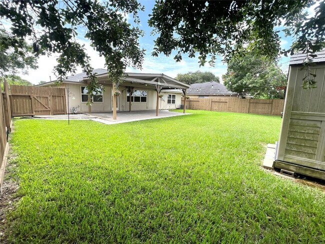 Building Photo - 22114 Pearl Lake Dr