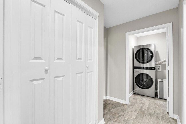 Building Photo - 3535 Balboa Cir