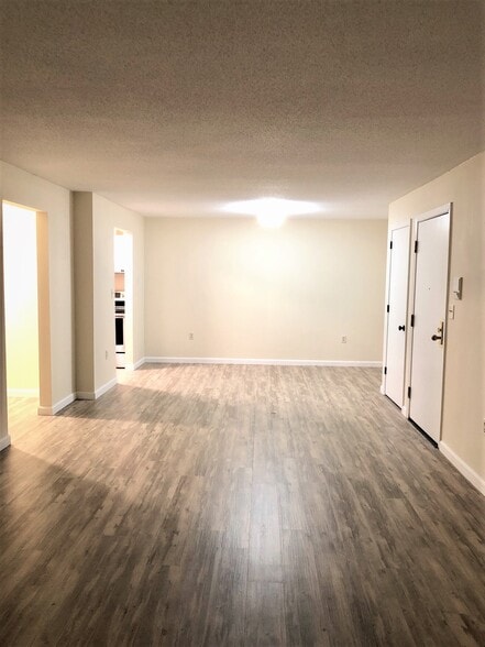 Building Photo - 5 Autumn Leaf Dr