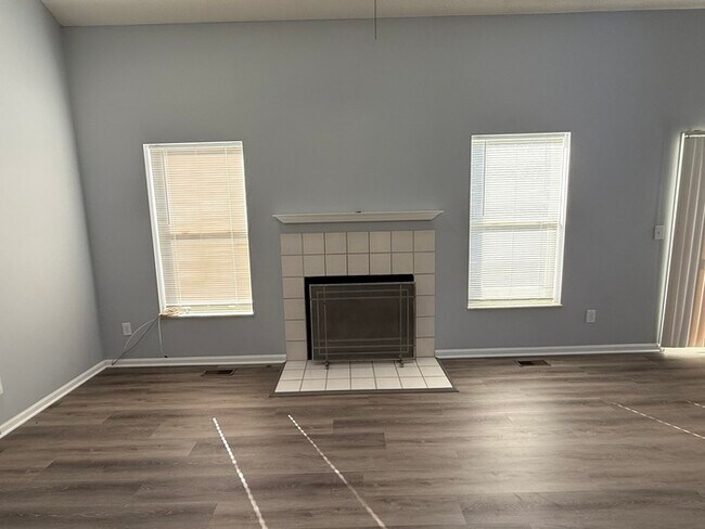 Building Photo - Updated 3 Bed, 2.5 Bath Home