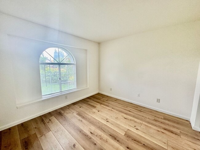 Building Photo - NEWLY REMODELED - 3 Bedroom 2 Bath Home for Rent