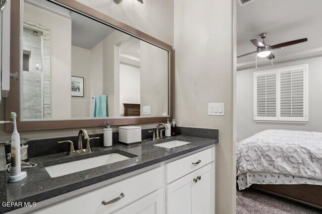 Building Photo - 4556 Marisabel Azcarate St
