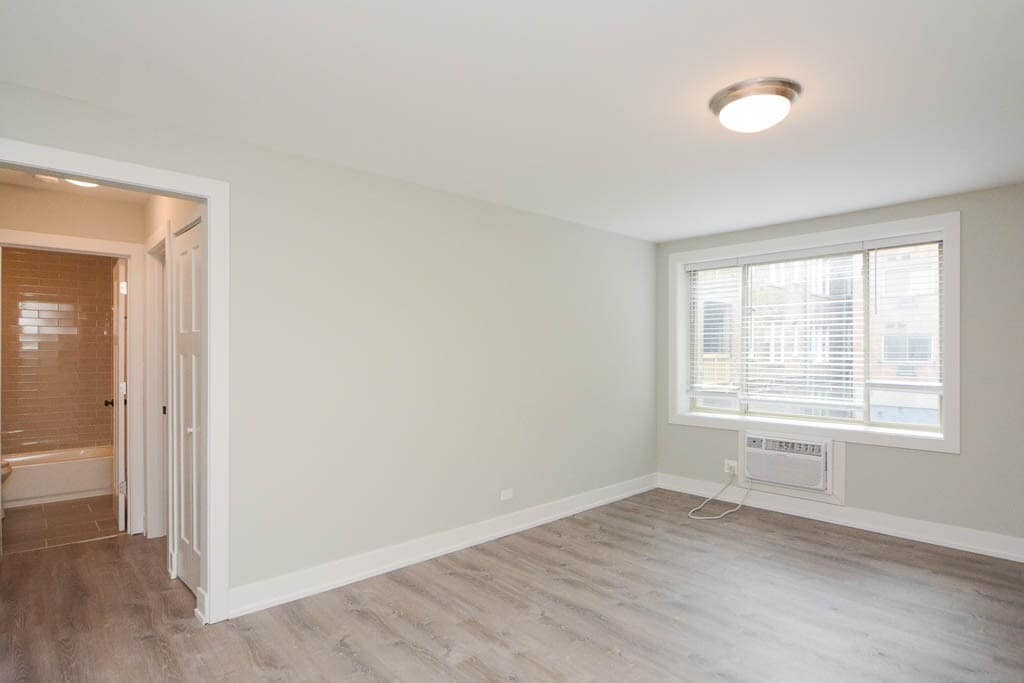 Building Photo - 447 W Surf St