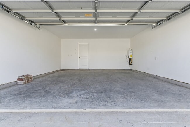 Building Photo - 19747 US-59