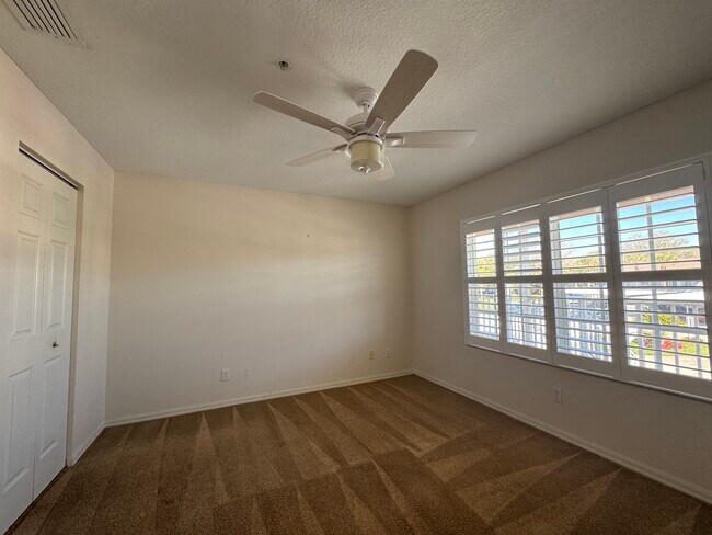 Building Photo - 202 Silver Lake Dr