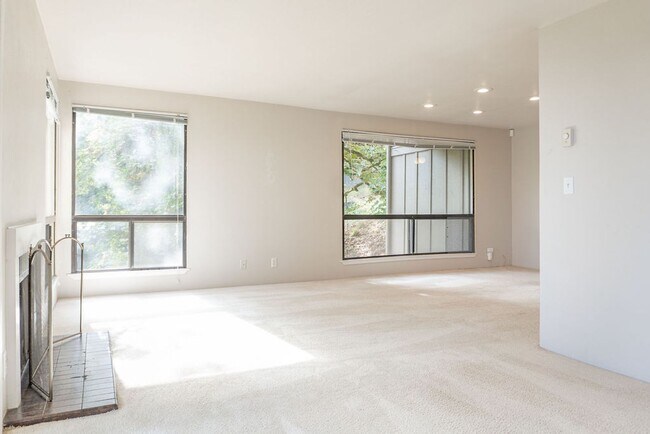 Building Photo - 431 Stonewood Dr