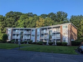 Building Photo - 494 Putnam Pike