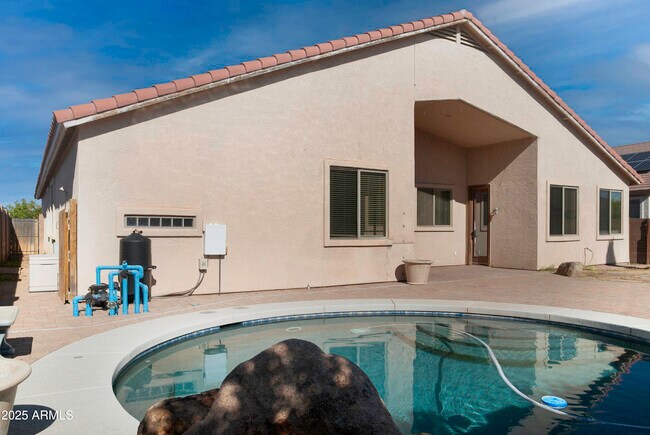 Building Photo - 46011 W Keller Dr