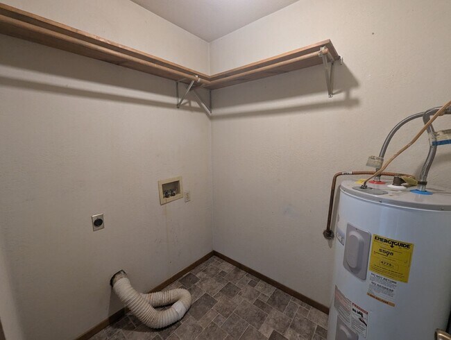 Building Photo - 2 Bed/1 Bath Apartment in Melbourne