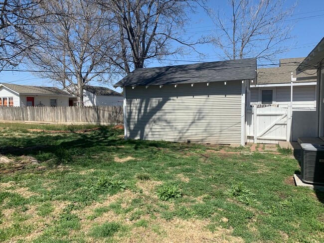 Building Photo - 802 S Fairmont St