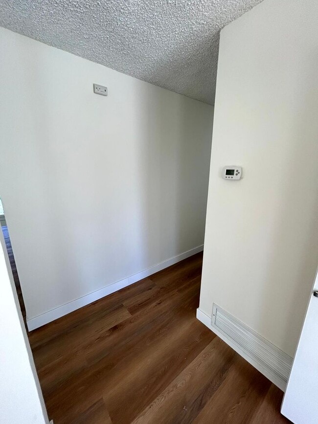 Building Photo - Spacious 4-Bed, 2-Bath Home with a Large Backyard in Prime West Hills!