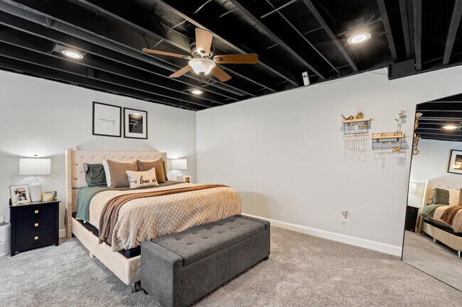 Building Photo - 2947 Meramar Dr