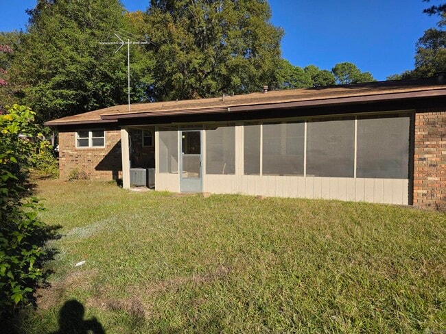 Building Photo - 3 Apache Dr