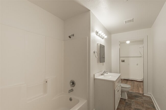 Building Photo - 1015 Avenue J