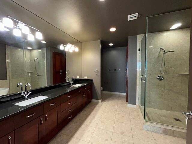 Building Photo - 4525 Dean Martin Dr