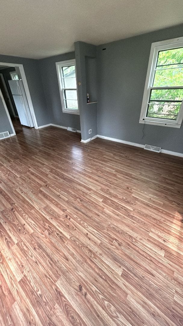 Building Photo - 3 Bedrooms, 2 Bathrooms Single Family Home...