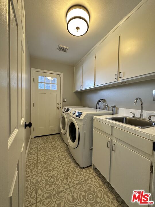 Building Photo - 10850 Remmet Ave