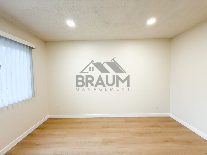 Building Photo - 4636 Laurel Canyon Blvd