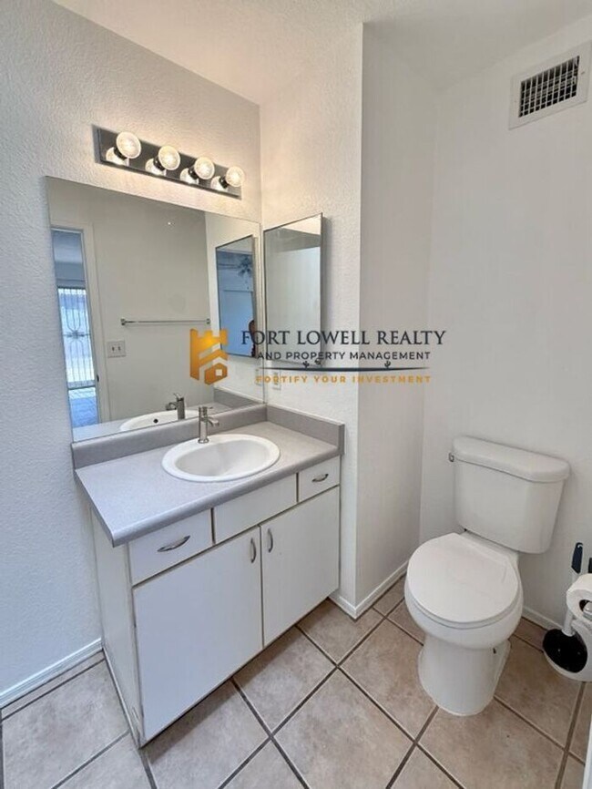 Building Photo - Charming three bedroom - two bathroom GREA...