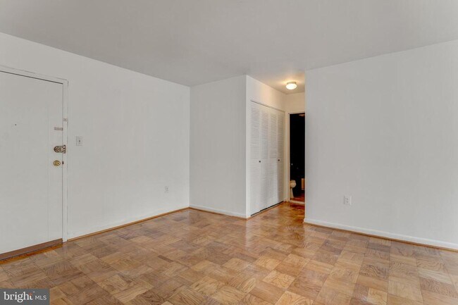 Building Photo - 922 24th St NW