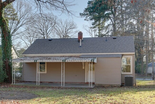 Building Photo - Charming Renovated Home with Modern Upgrades and Spacious Yard!