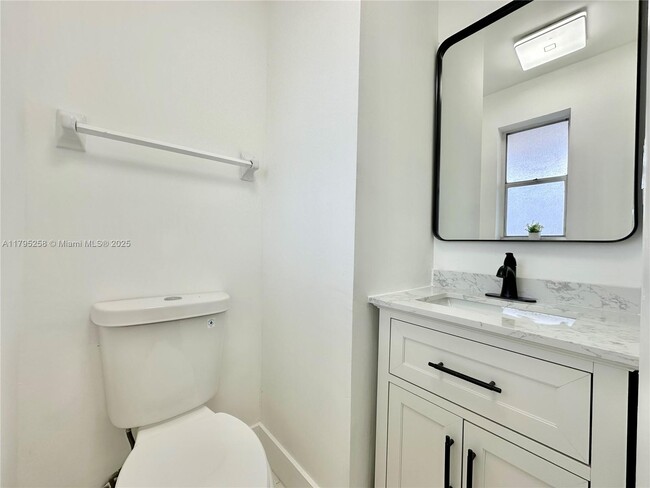 Building Photo - 8051 S Colony Cir