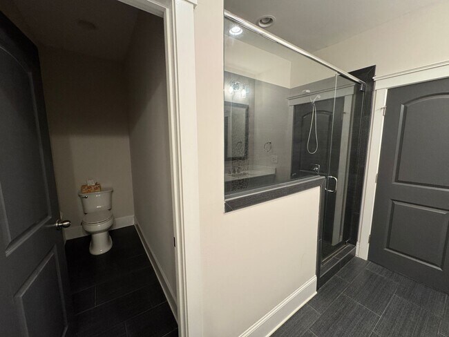 Building Photo - Available to Show