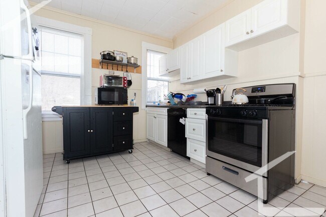 Building Photo - AWESOME 5 bed 3 bath in Brighton....