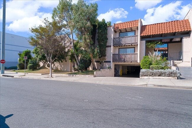 Building Photo - 719 N Eucalyptus Ave