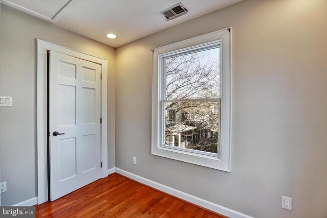 Building Photo - 722 Genessee St