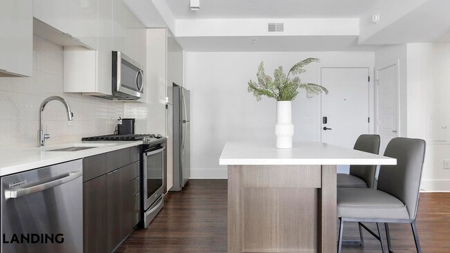 Building Photo - 3005 Peachtree Rd NW