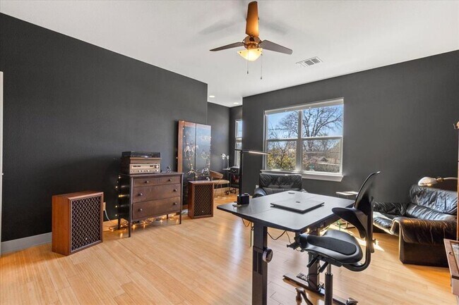 Building Photo - 3014 Neal St