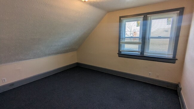 Building Photo - 3-Bedroom, 1-Bathroom Single Family Home for Rent in Akron, Ohio